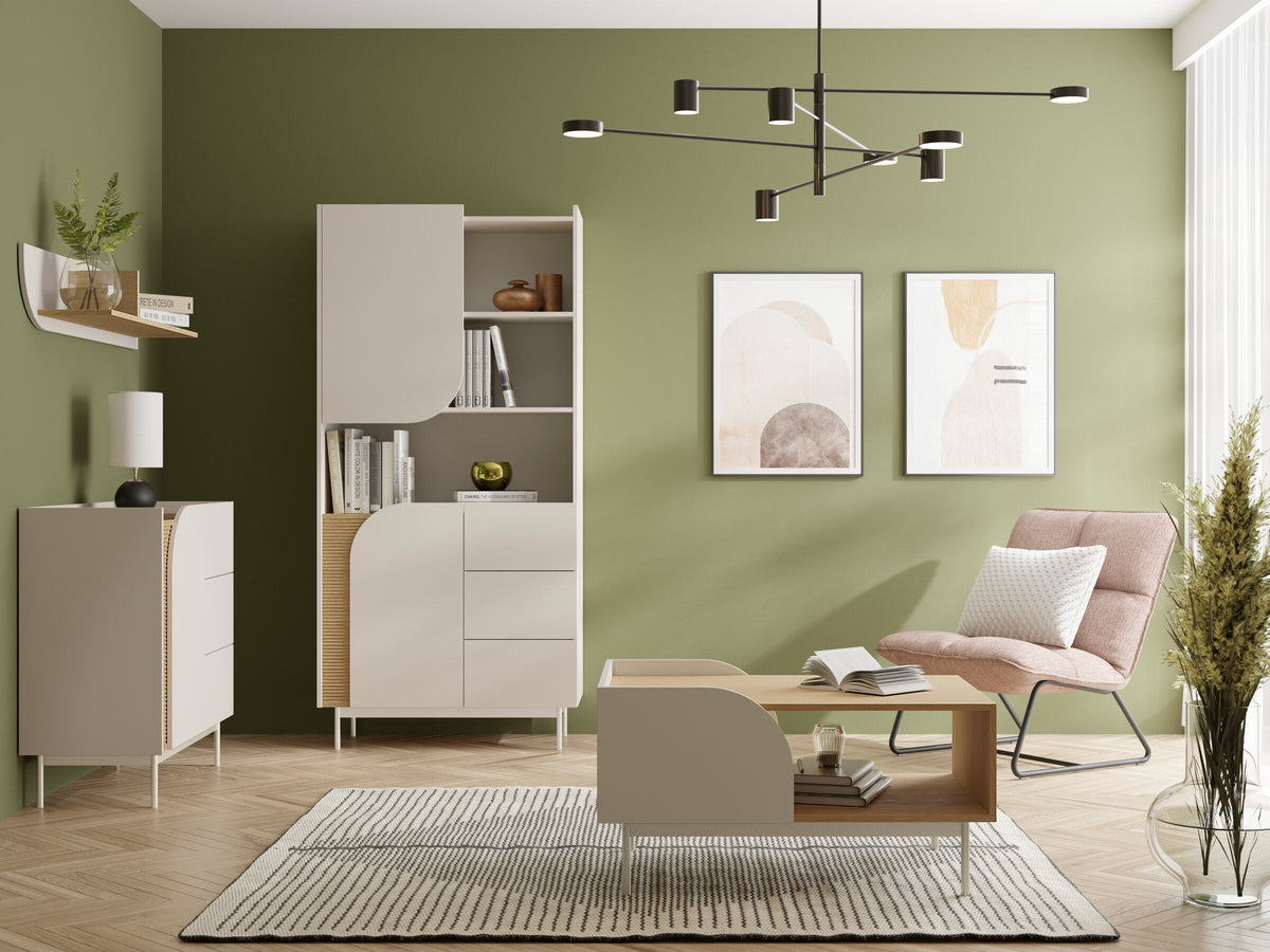 Eiche im Wohnzimmer: Carmen Hochregal, Kommode und Couchtisch in Macadamia und Frühlingseiche