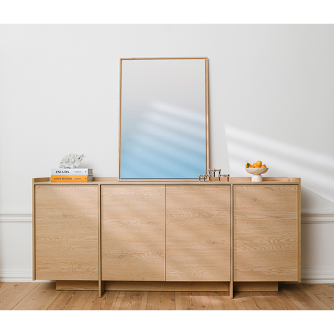 Akari Geräumige Design-Kommode mit 4 Türen und Push-to-Open-System