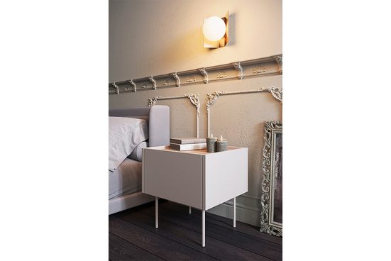 Nachttische 45 - DESIN - Modernes Möbelstück mit Metallbeinen.