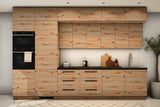 Küchenzeile Nexa Woodline 360 cm frontal: links Hochschrank mit zwei Gerätenischen und Kühlumbauschrank, rechts zwei Schubladenschränke, Geschirrspülerfront und Spülenschrank, oben durchgehend sechs Aufsatzschränke