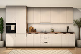Küchenzeile Sorento Beige 400 cm frontal: links Hochschrank mit Backofen und Hochschrank, rechts Unterschrank, Schubladenschrank, Geschirrspülerfront und Spülenschrank, oben vier Hängeschränke