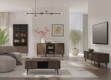 Marly Wohnzimmer-Set 4-teilig mit Vitrine, TV-Lowboard mit Glasklappe und Sideboard mit Vitrinenteil im Raum – Baltic Storm